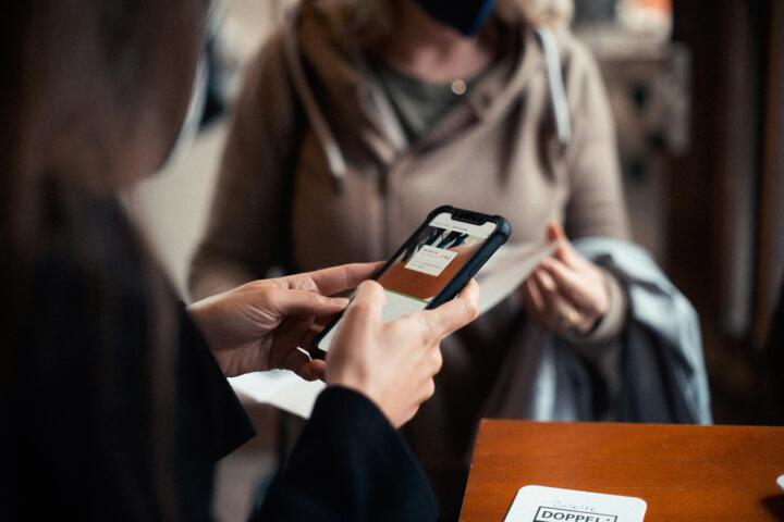Why Airlines Keep Pushing Their Own Apps for Check-In